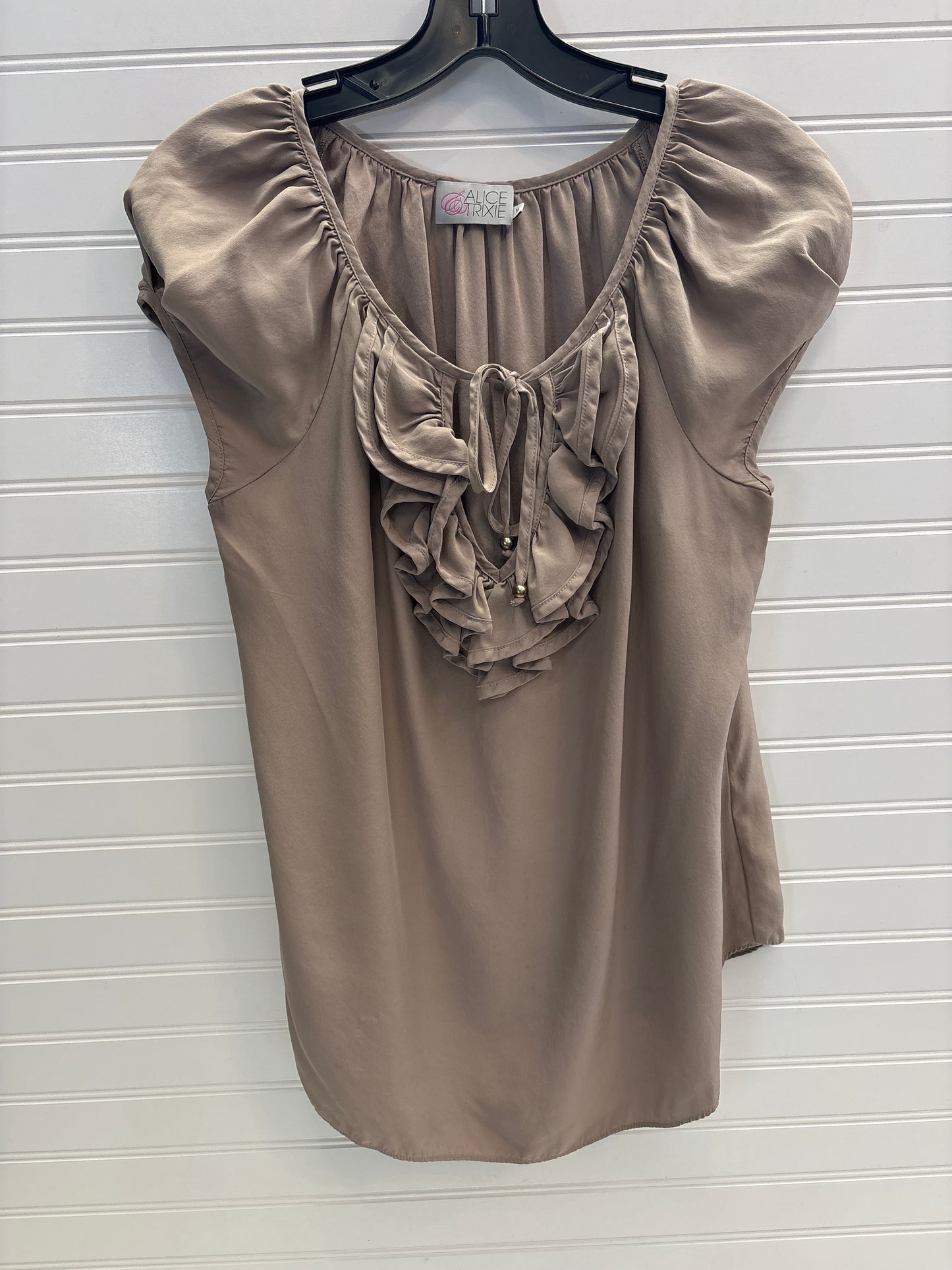 Top Short Sleeve By Alice Trixie In Taupe, Size: M