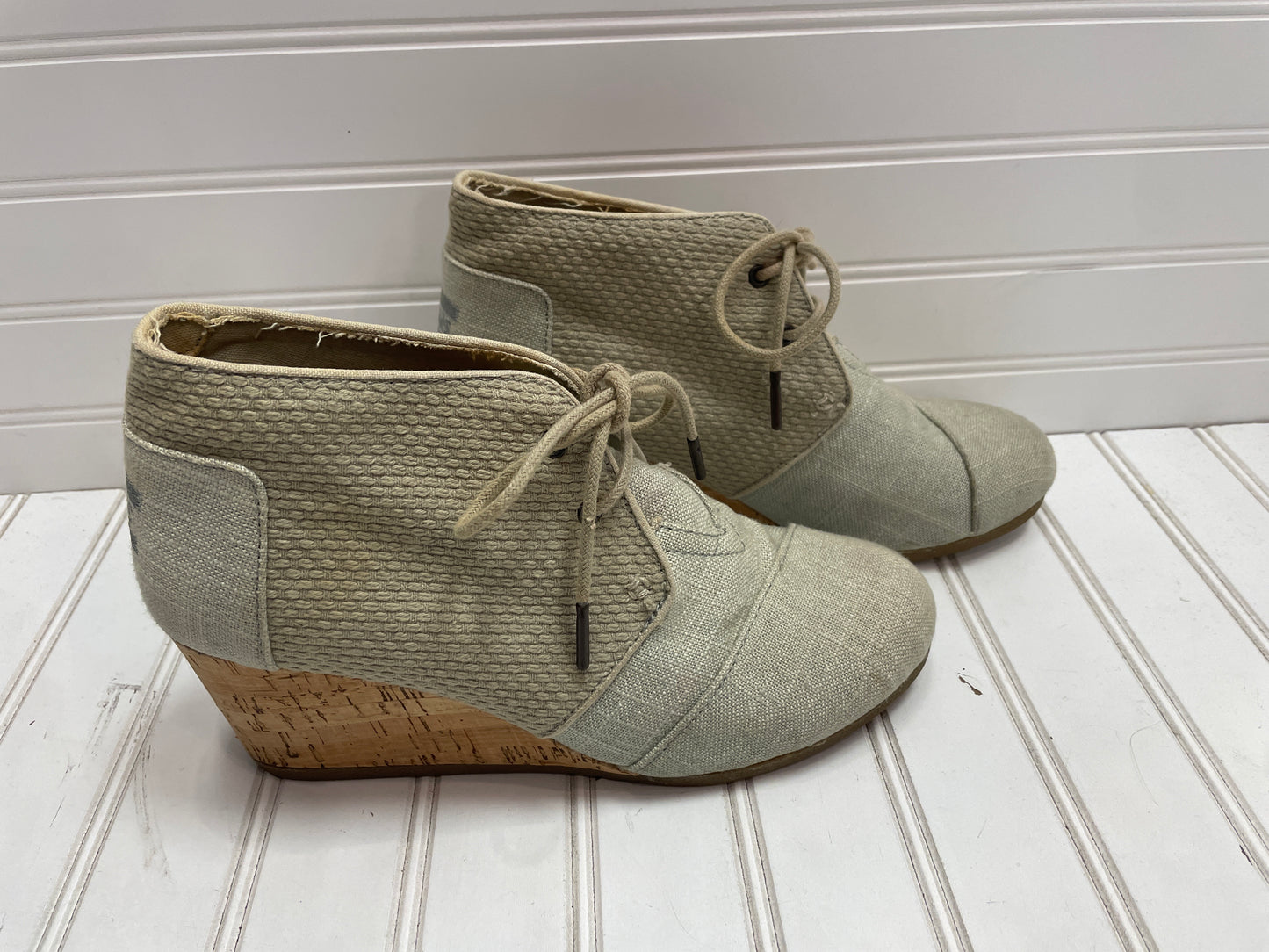 Shoes Heels Wedge By Toms In Tan, Size: 9