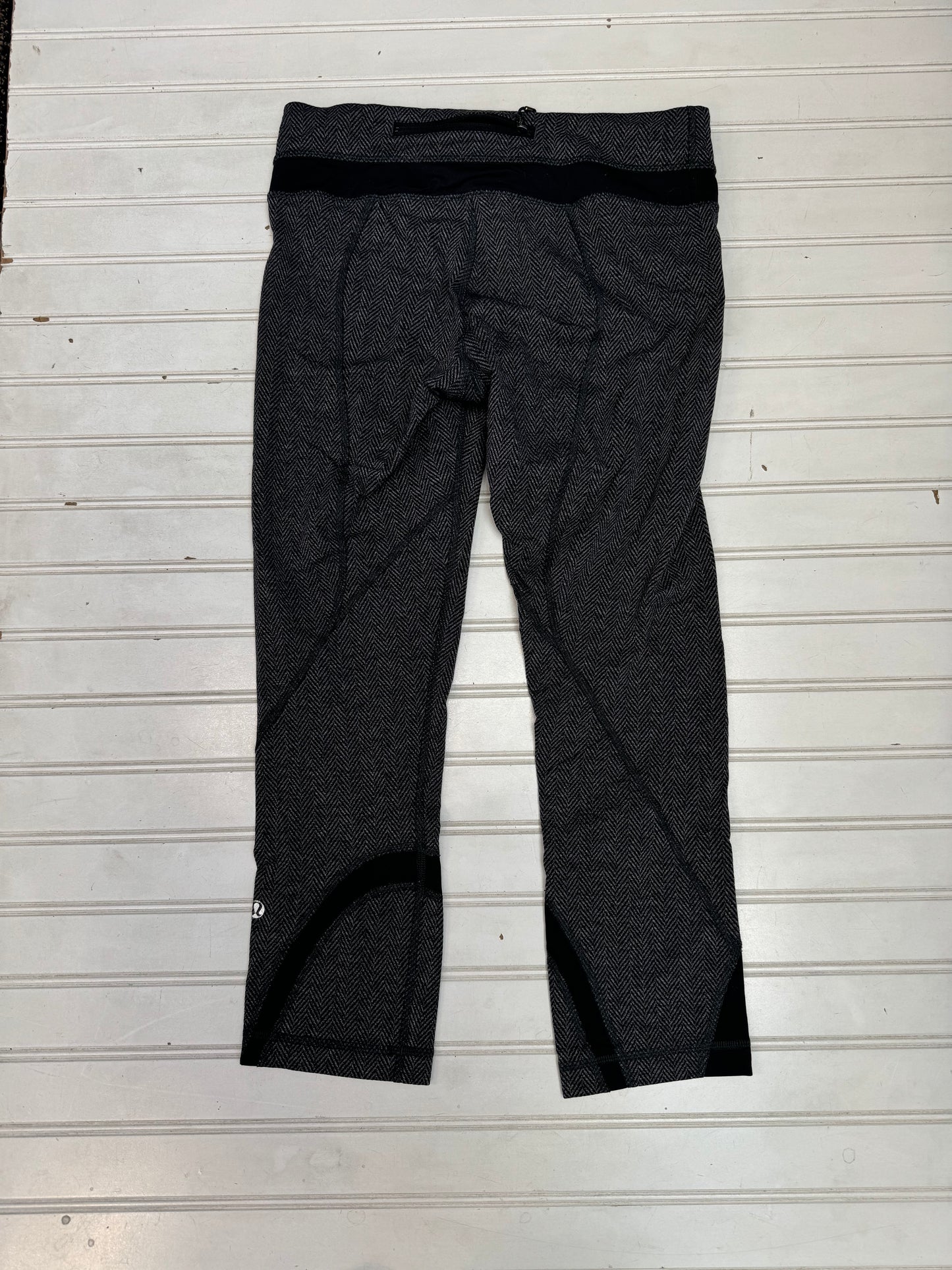 Athletic Leggings Capris By Lululemon In Black & Grey, Size: 6