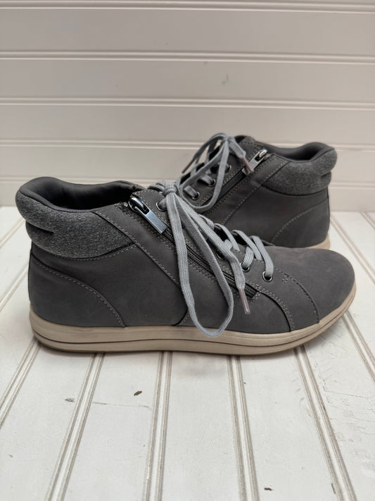 Shoes Sneakers By Clarks In Grey, Size: 8.5