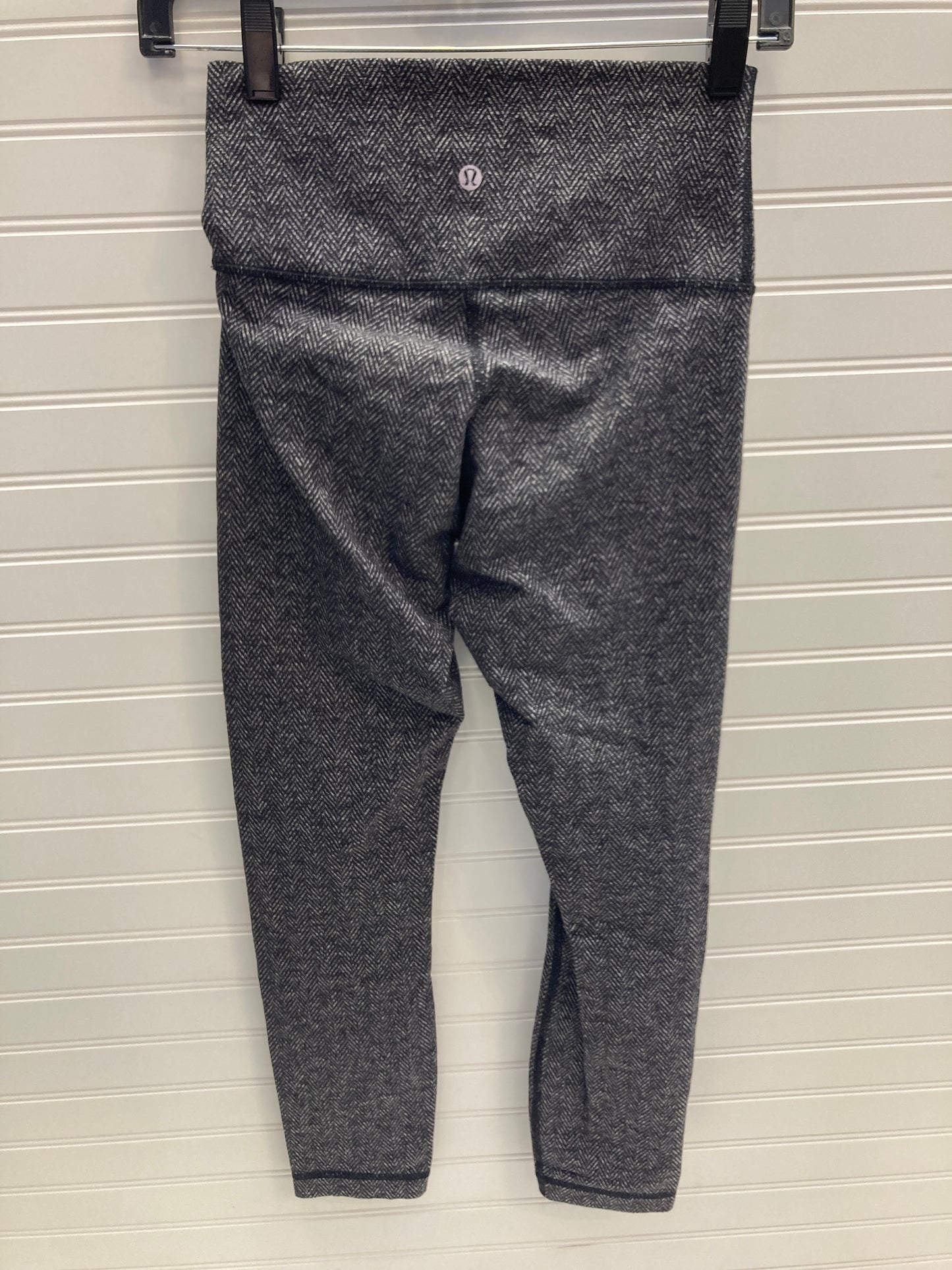 Athletic Leggings Capris By Lululemon In Black & Grey, Size: 4