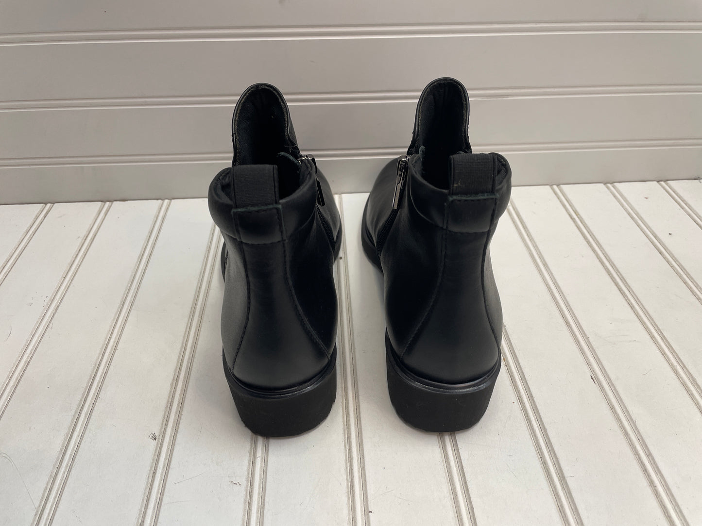 Boots Ankle Flats By Munro In Black, Size: 6.5