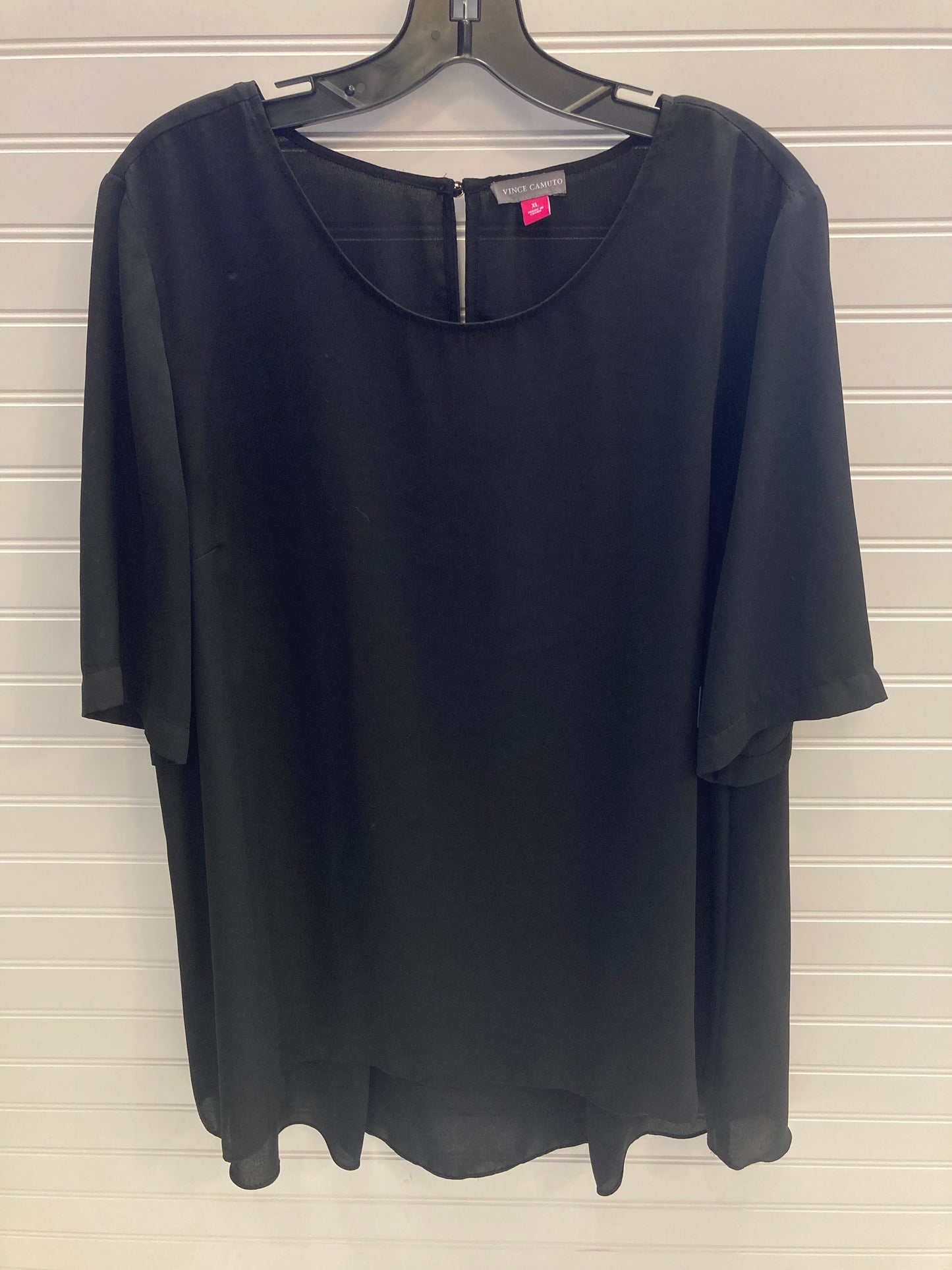 Top Short Sleeve By Vince Camuto In Black, Size: Xl