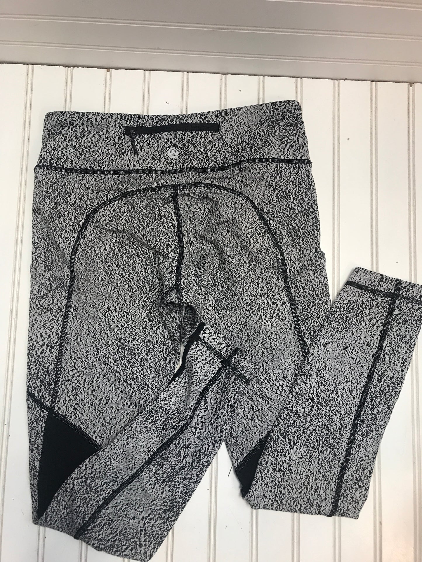 Athletic Leggings Capris By Lululemon In Black & White, Size: 6