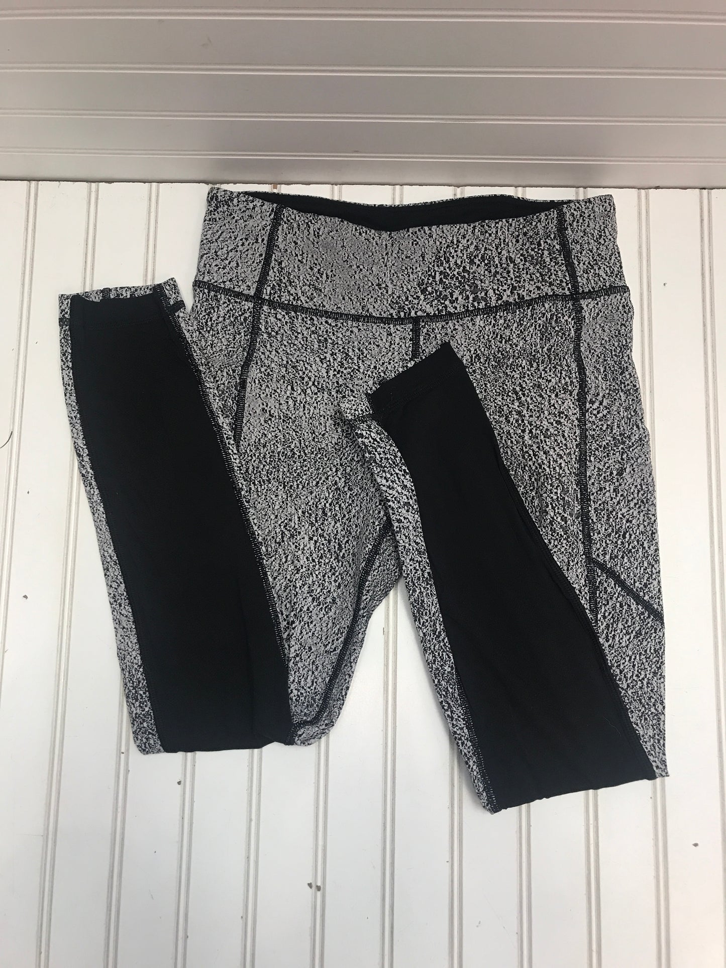 Athletic Leggings Capris By Lululemon In Black & White, Size: 6