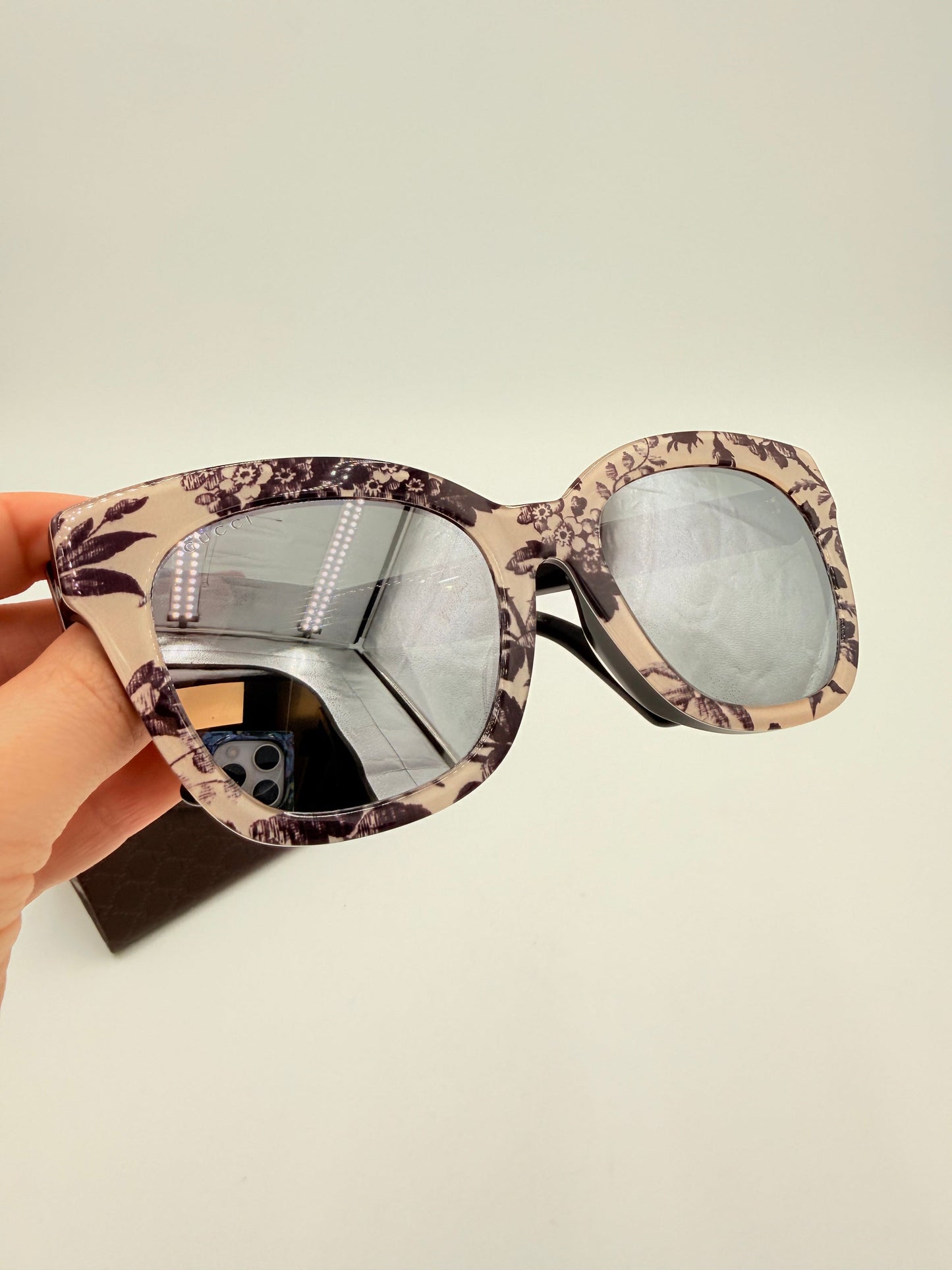 Sunglasses Luxury Designer By Gucci In Floral Print, Size: