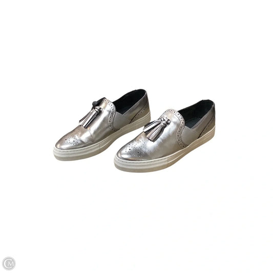 Shoes Flats By Clothes Mentor In Silver, Size: 9.5