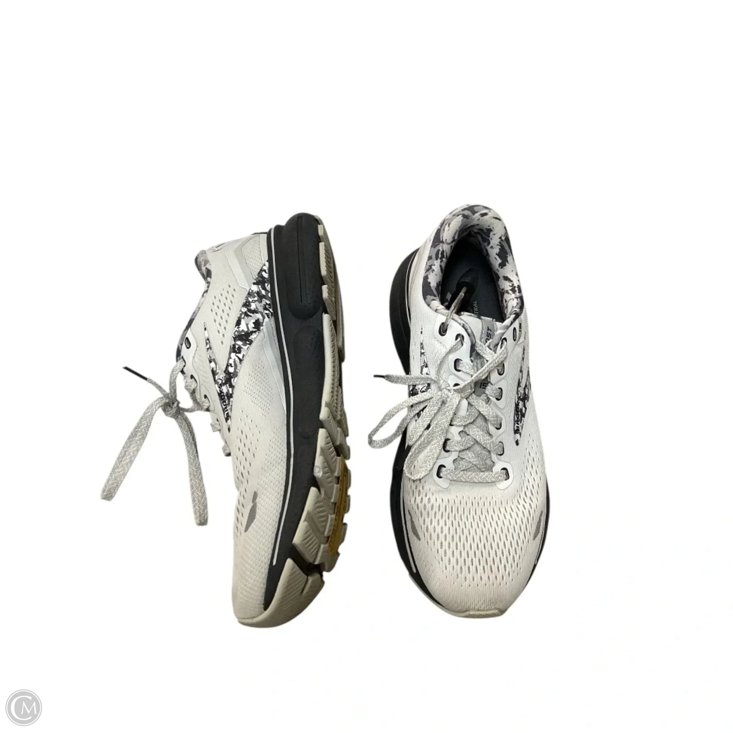 Shoes Sneakers By Brooks In White, Size: 8