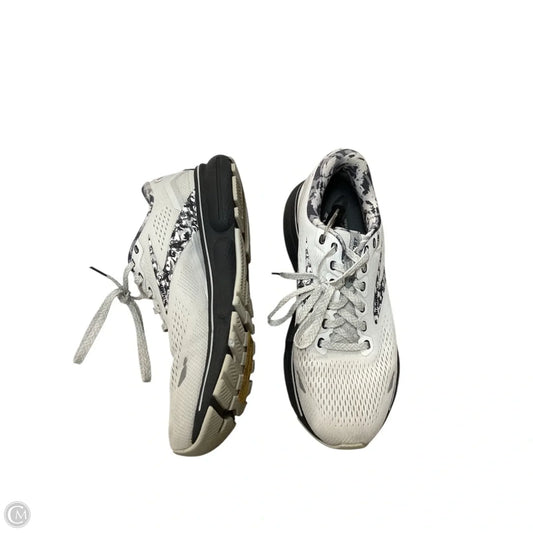 Shoes Sneakers By Brooks In White, Size: 8