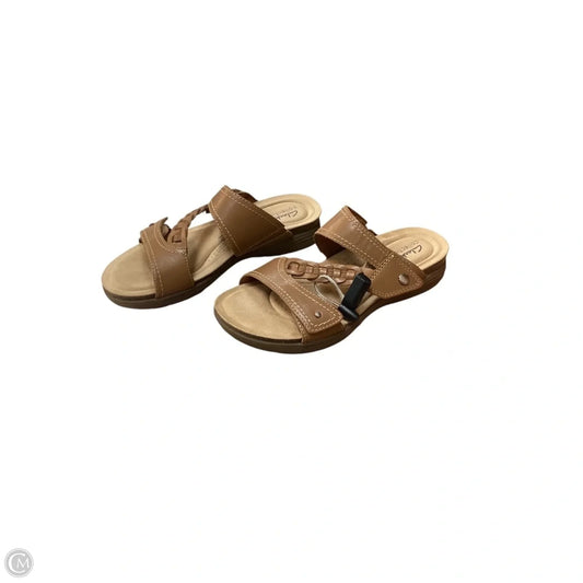 Shoes Flats By Clarks In Brown, Size: 9