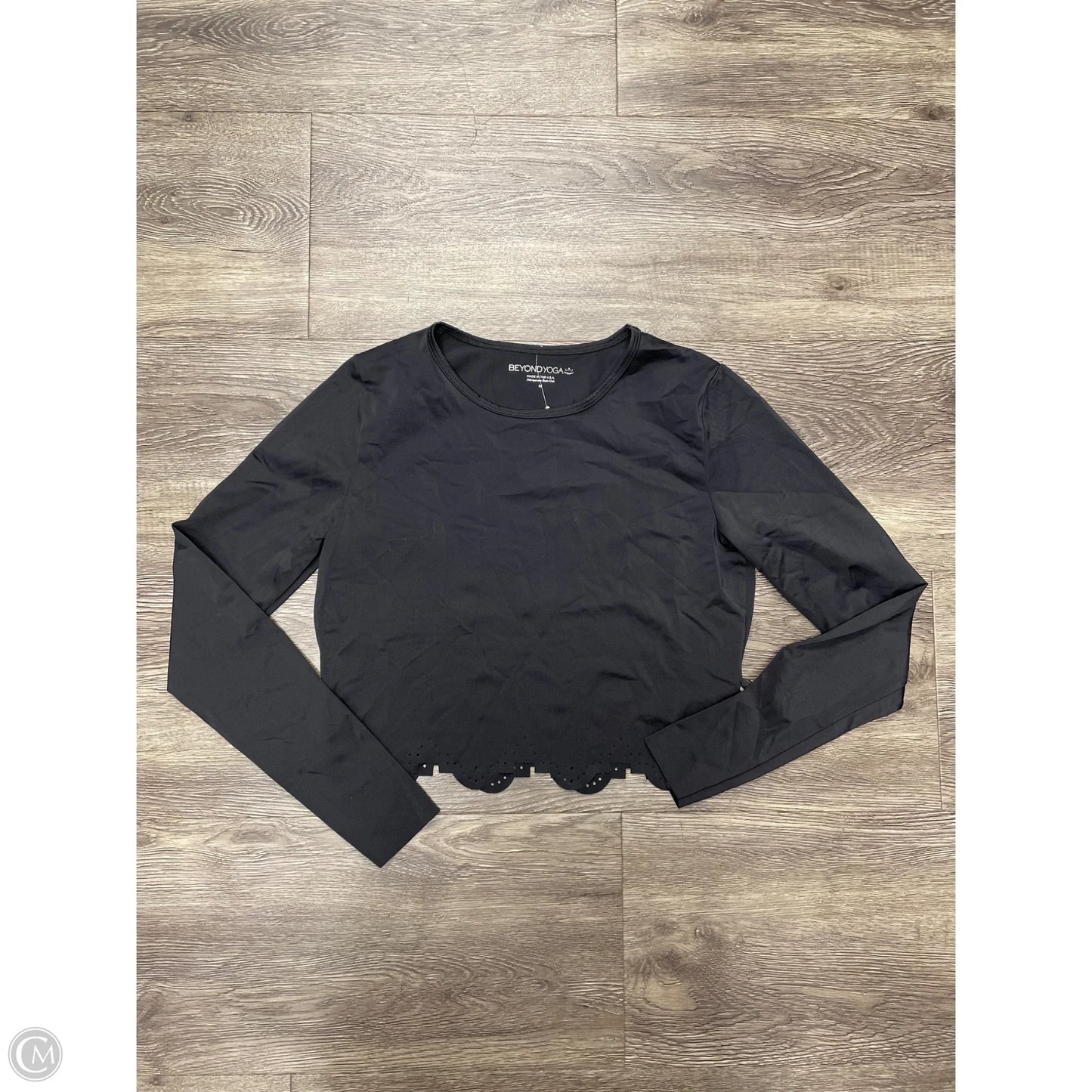 Athletic Top Long Sleeve Crewneck By Beyond Yoga In Black, Size: M