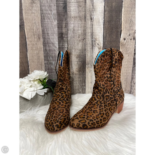 Boots Ankle Heels By Cmf In Animal Print, Size: 6
