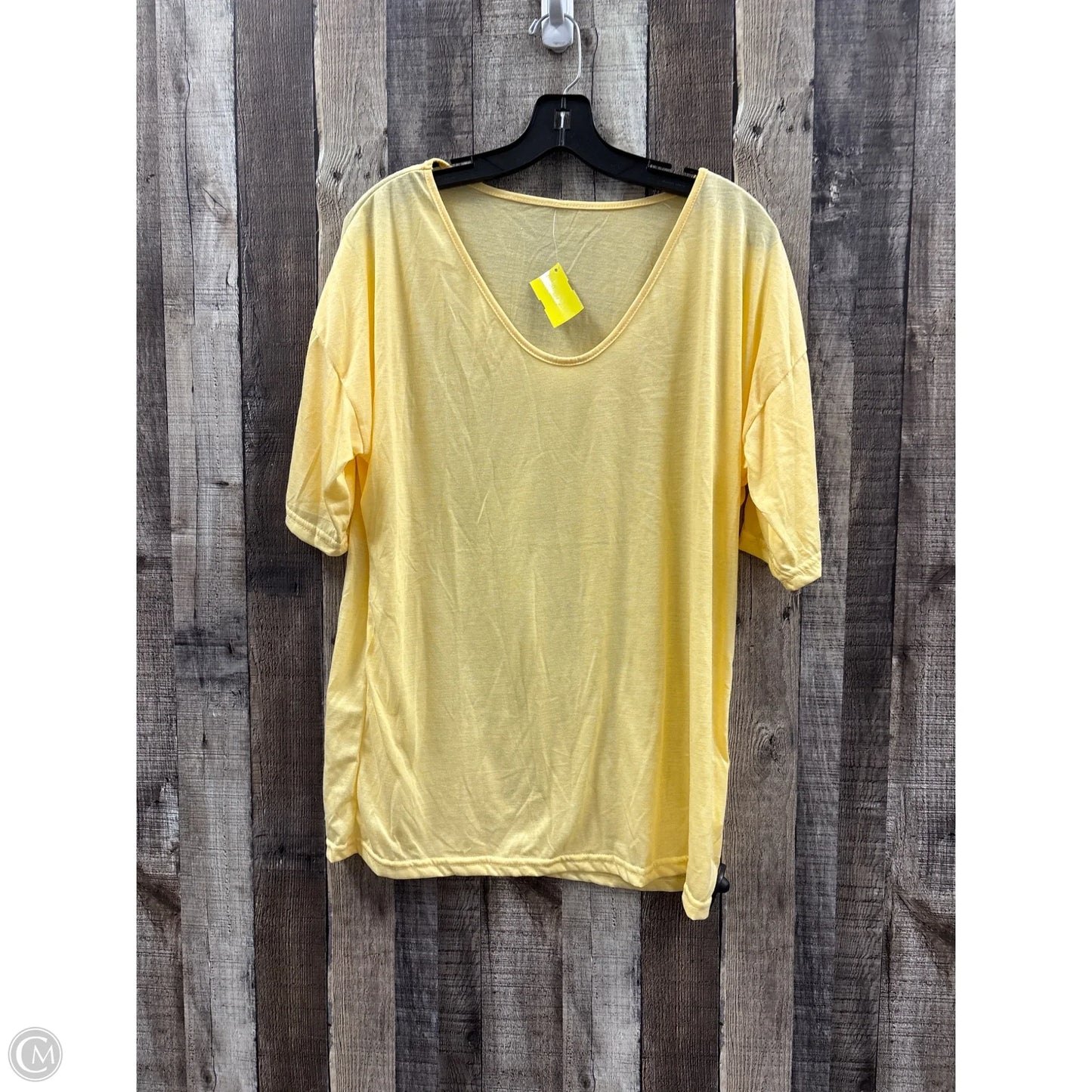 Top Short Sleeve By Cmf In Yellow, Size: Xl