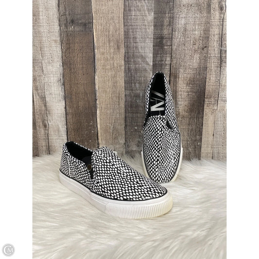Shoes Flats By Zara In Black & White, Size: 6