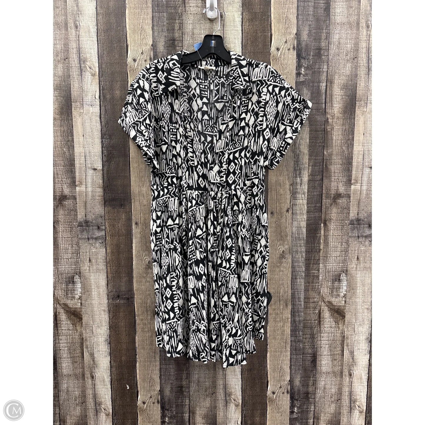 Dress Casual Short By Easel In Black & White, Size: M
