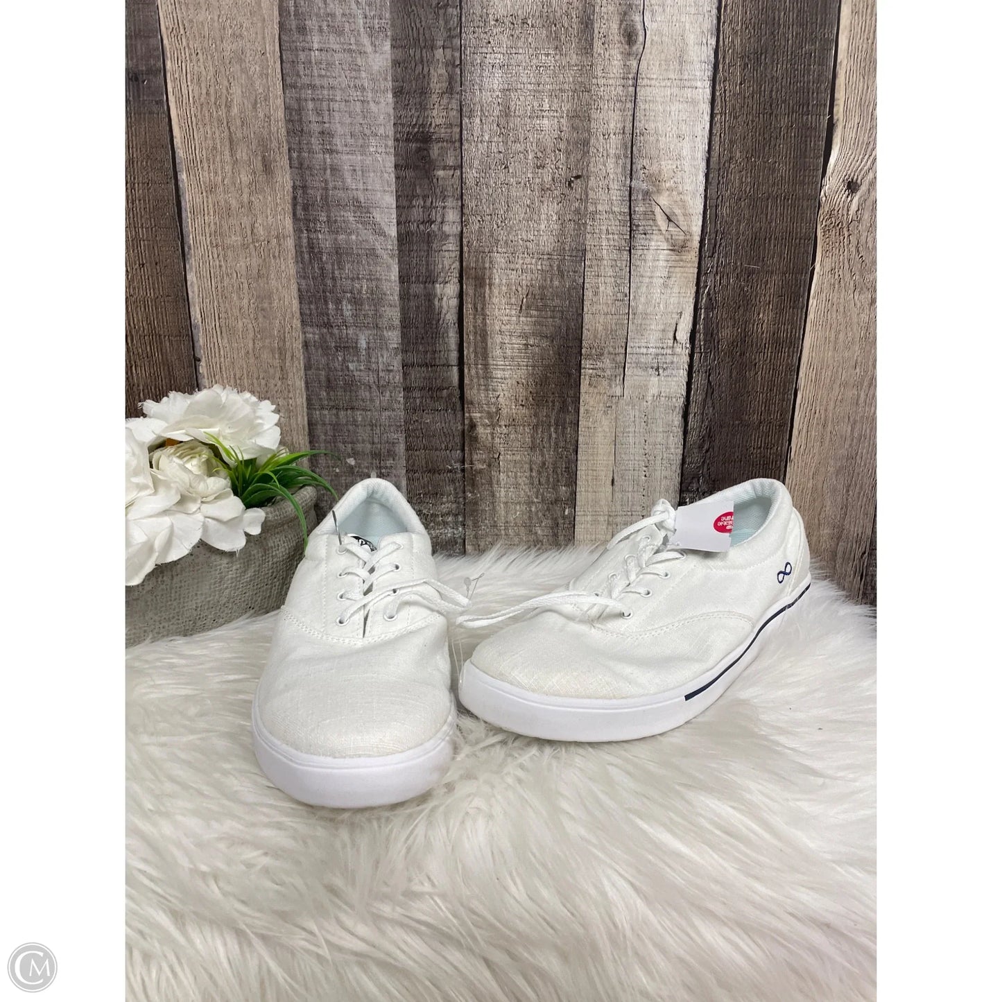 Shoes Sneakers By Cherokee In White, Size: 9.5