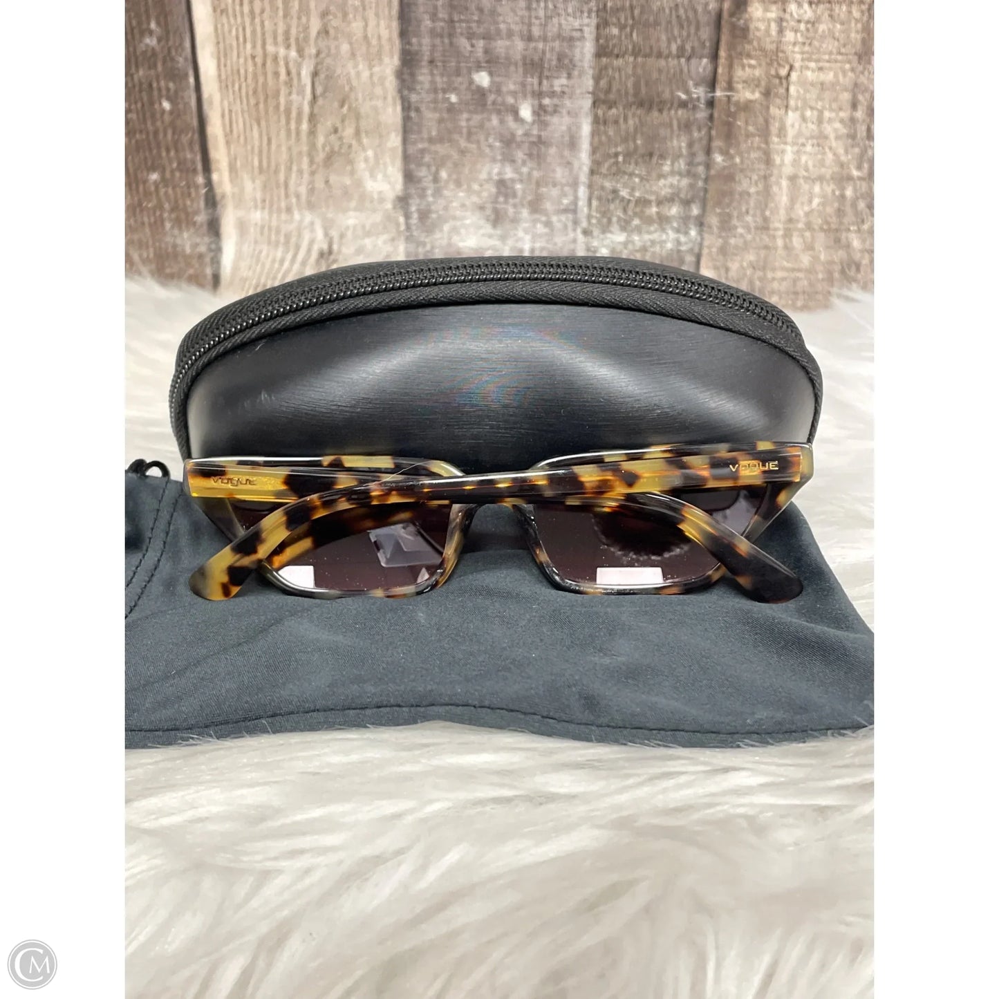 Sunglasses Designer By Clothes Mentor
