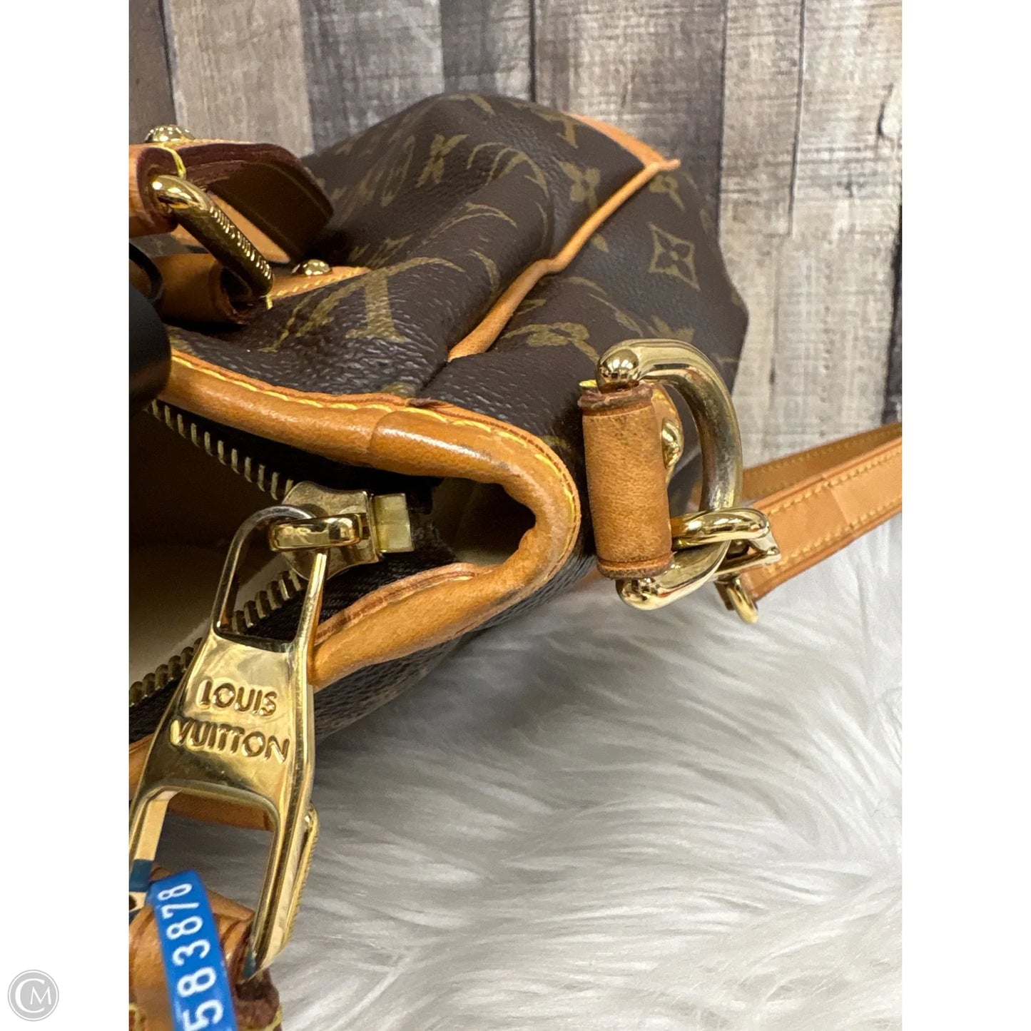 Crossbody Luxury Designer By Louis Vuitton, Size: Large