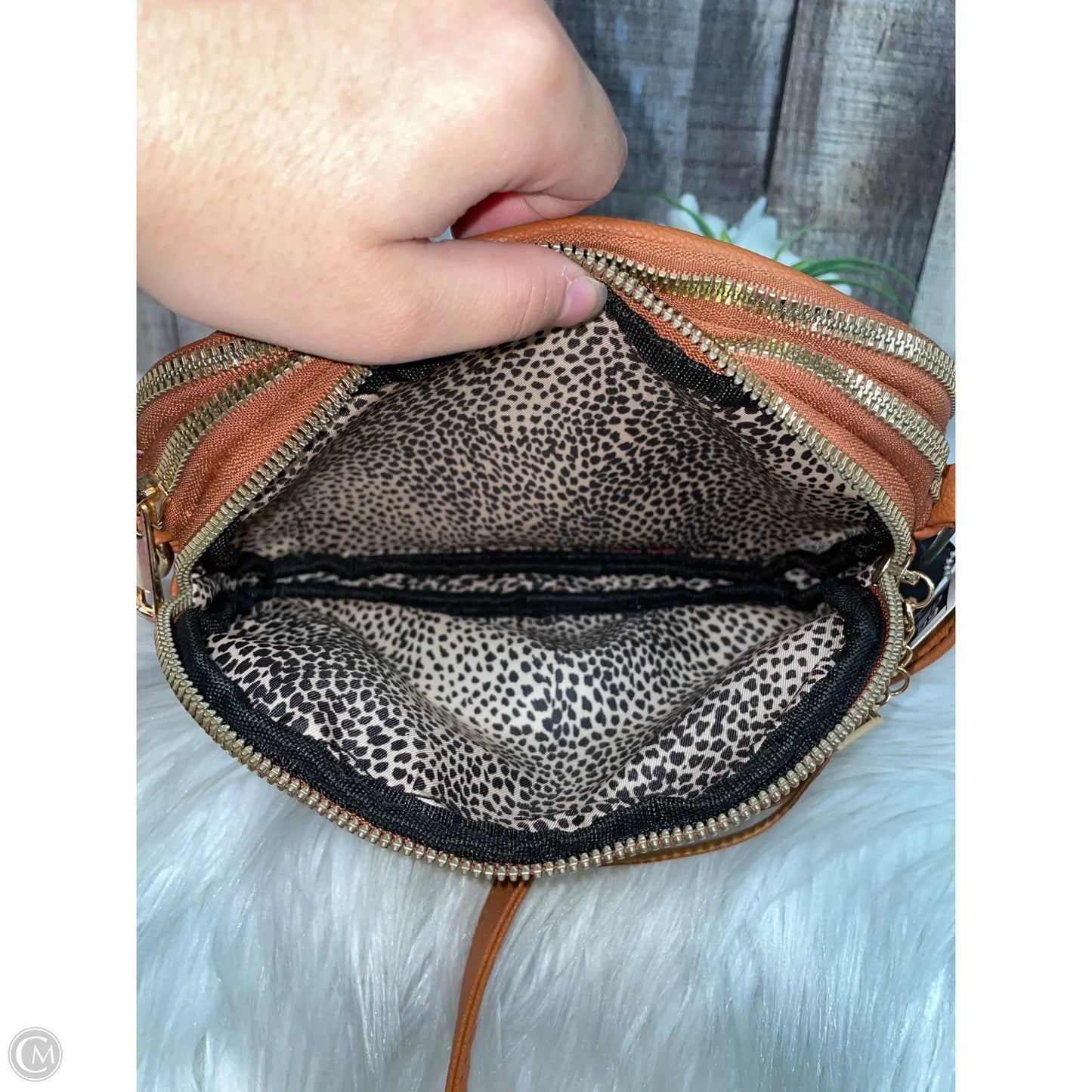 Crossbody By Cmf, Size: Small