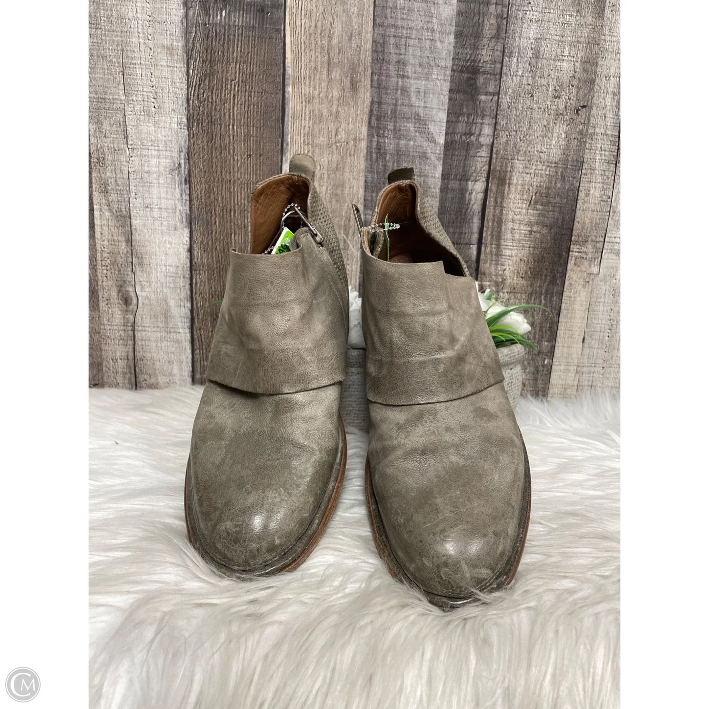 Shoes Flats By Cma In Brown, Size: 10