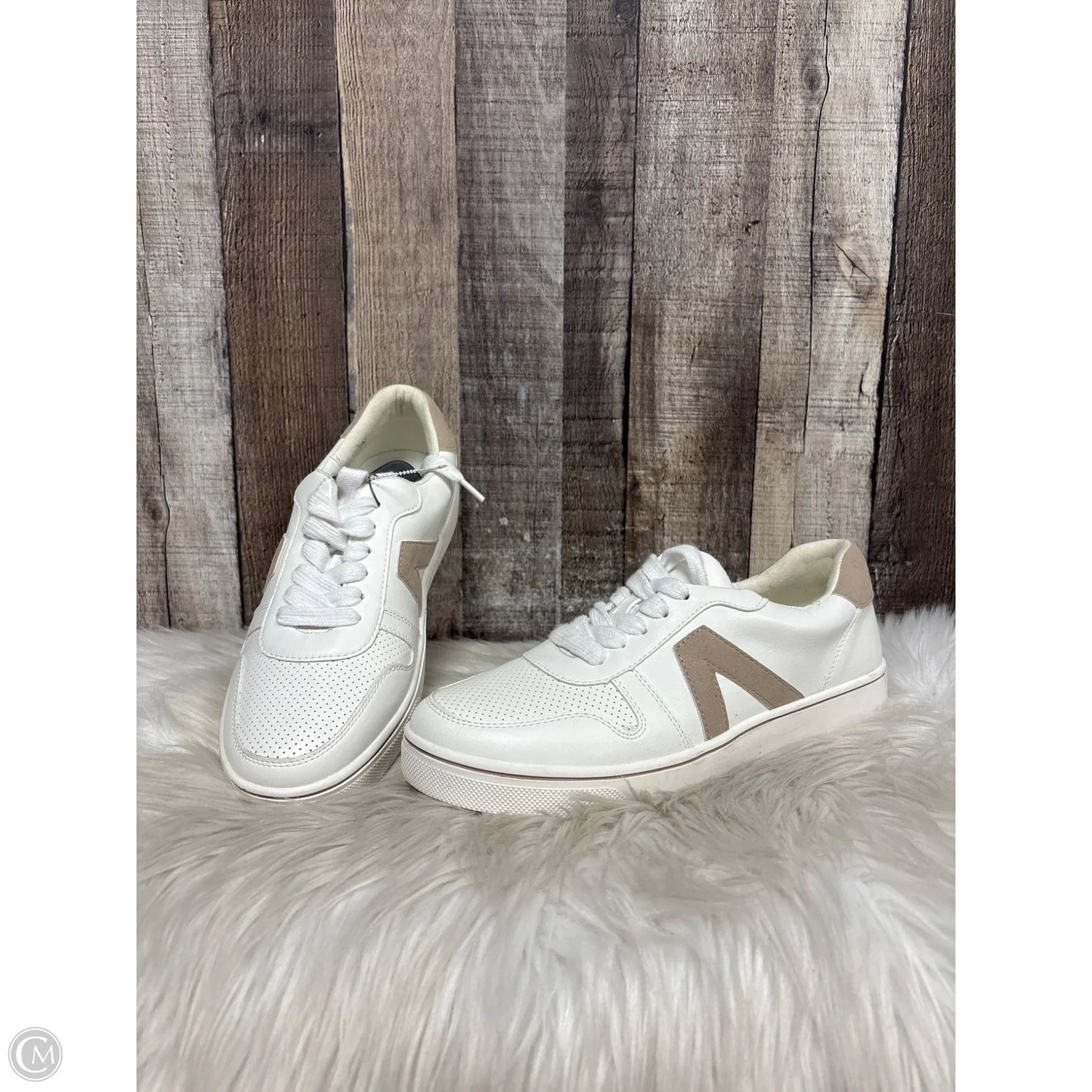 Shoes Sneakers By Mia In White, Size: 8.5