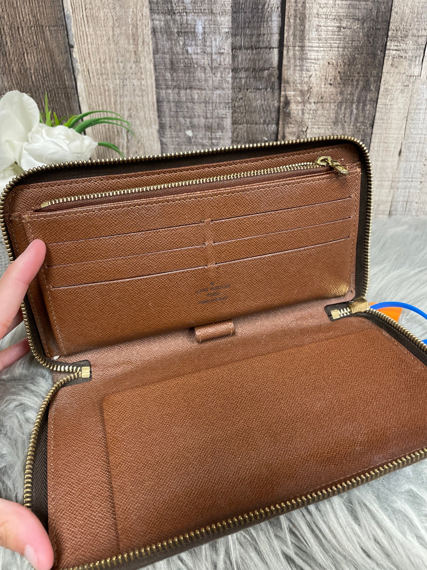 Wallet Luxury Designer By Louis Vuitton  Size: Large