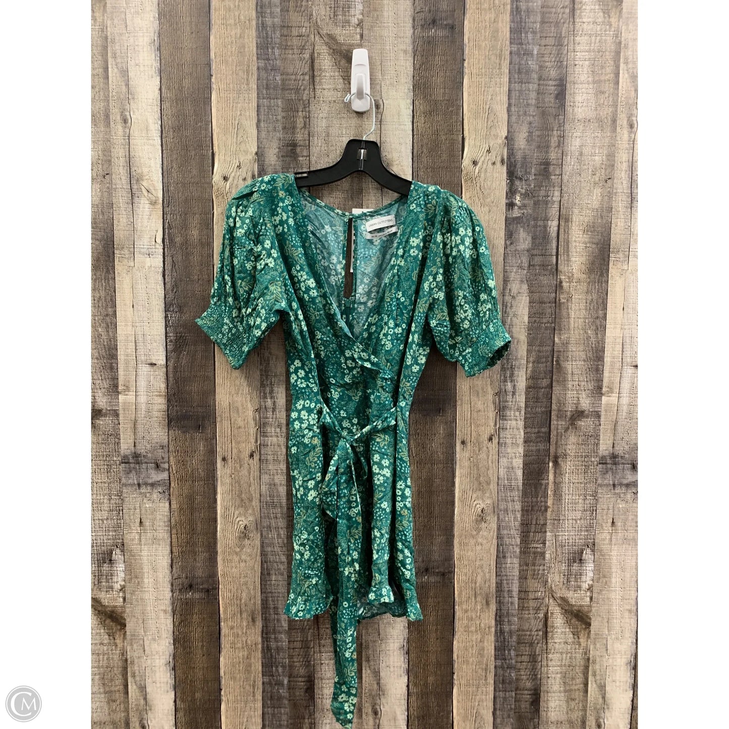 Dress Casual Short By Urban Outfitters In Green, Size: Xs