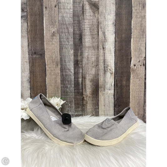 Shoes Flats By Toms In Grey, Size: 10