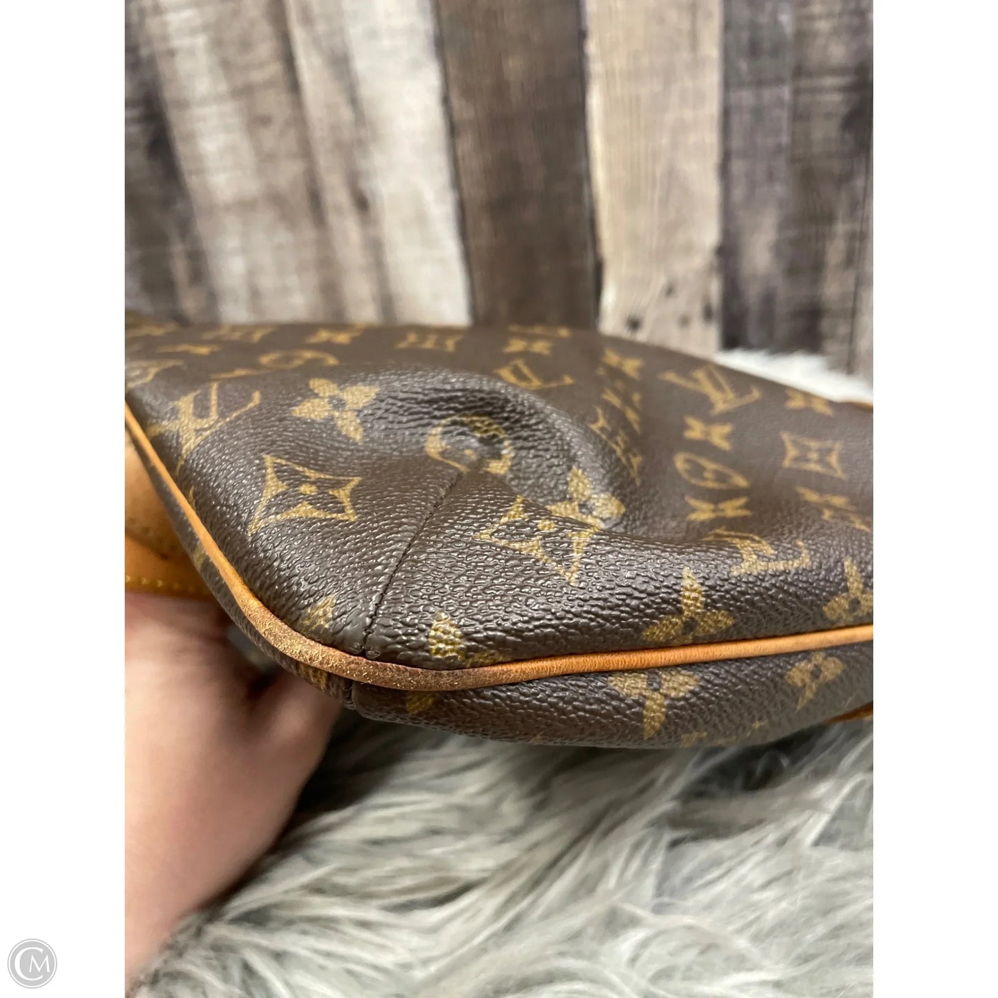 Handbag Luxury Designer By Louis Vuitton, Size: Medium