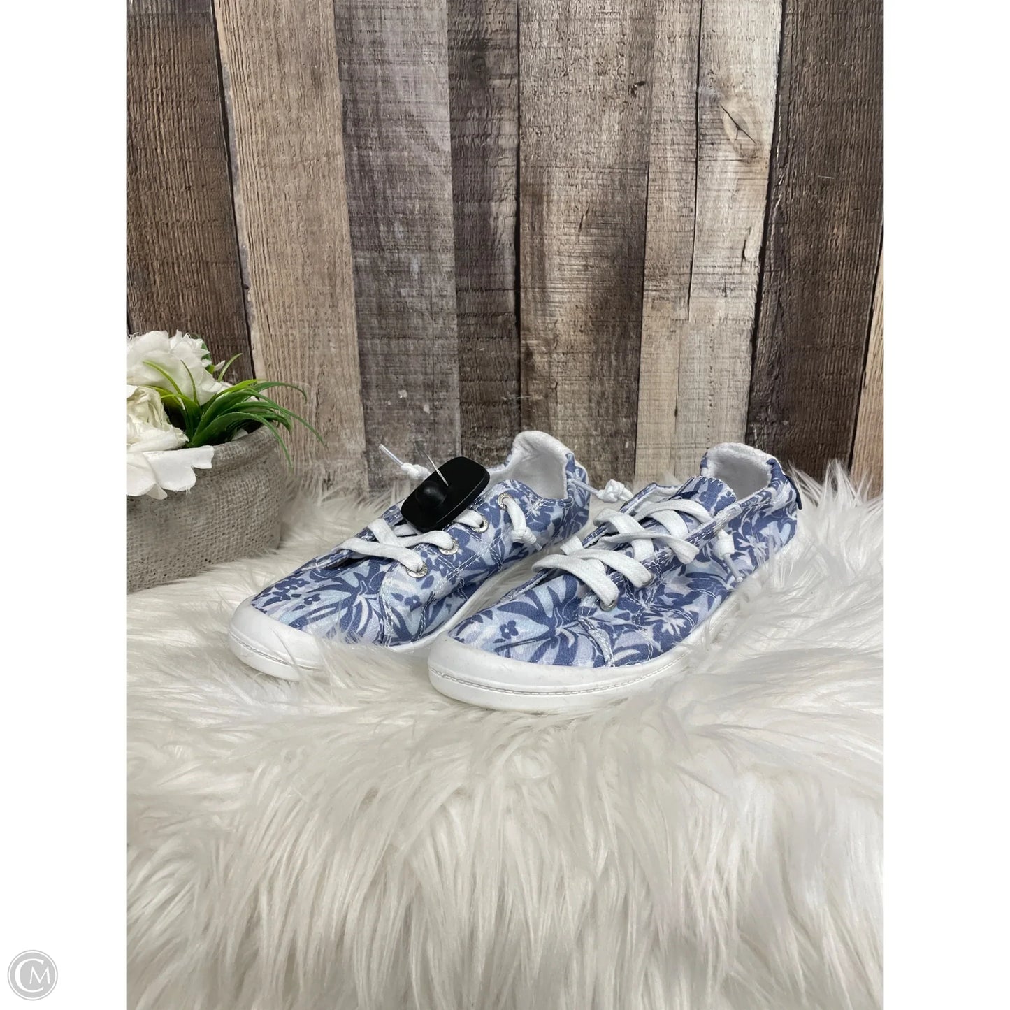 Shoes Sneakers By Roxy In Blue & White, Size: 8