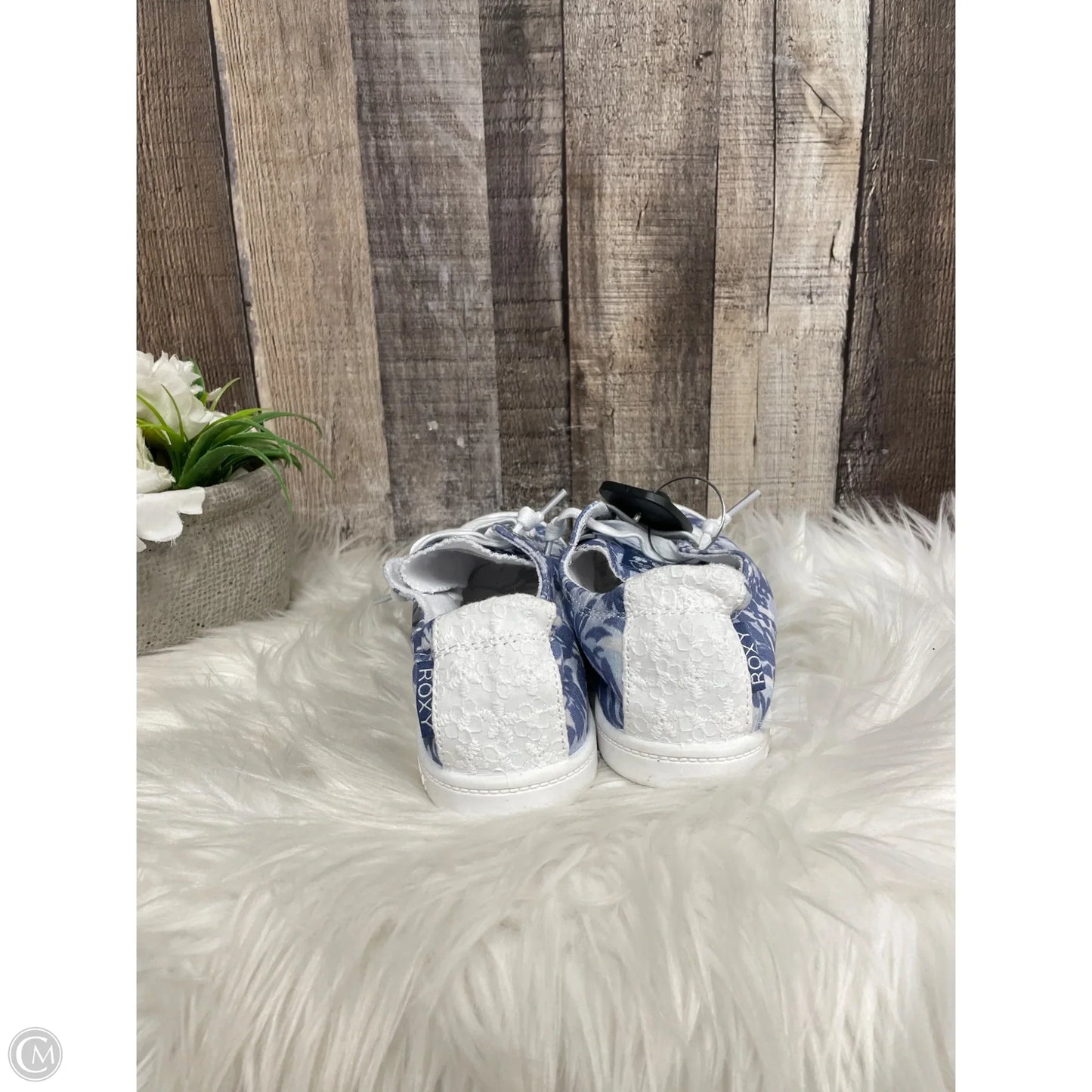 Shoes Sneakers By Roxy In Blue & White, Size: 8