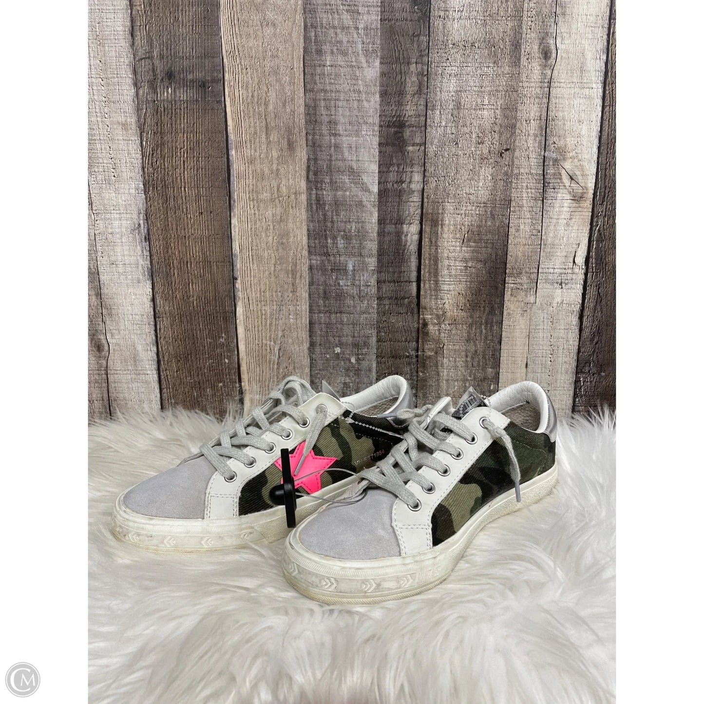 Shoes Sneakers By Vintage Havana In Camouflage Print, Size: 7