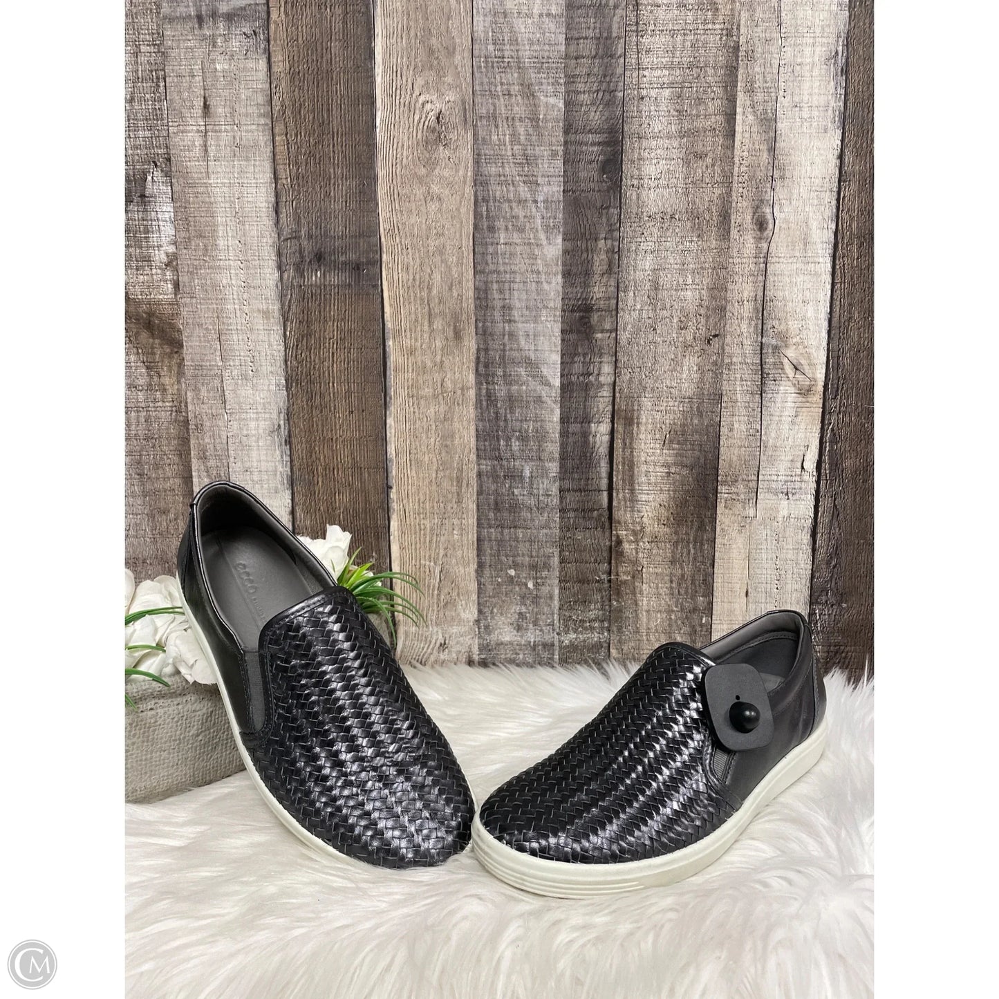 Shoes Flats By Ecco In Grey, Size: 9