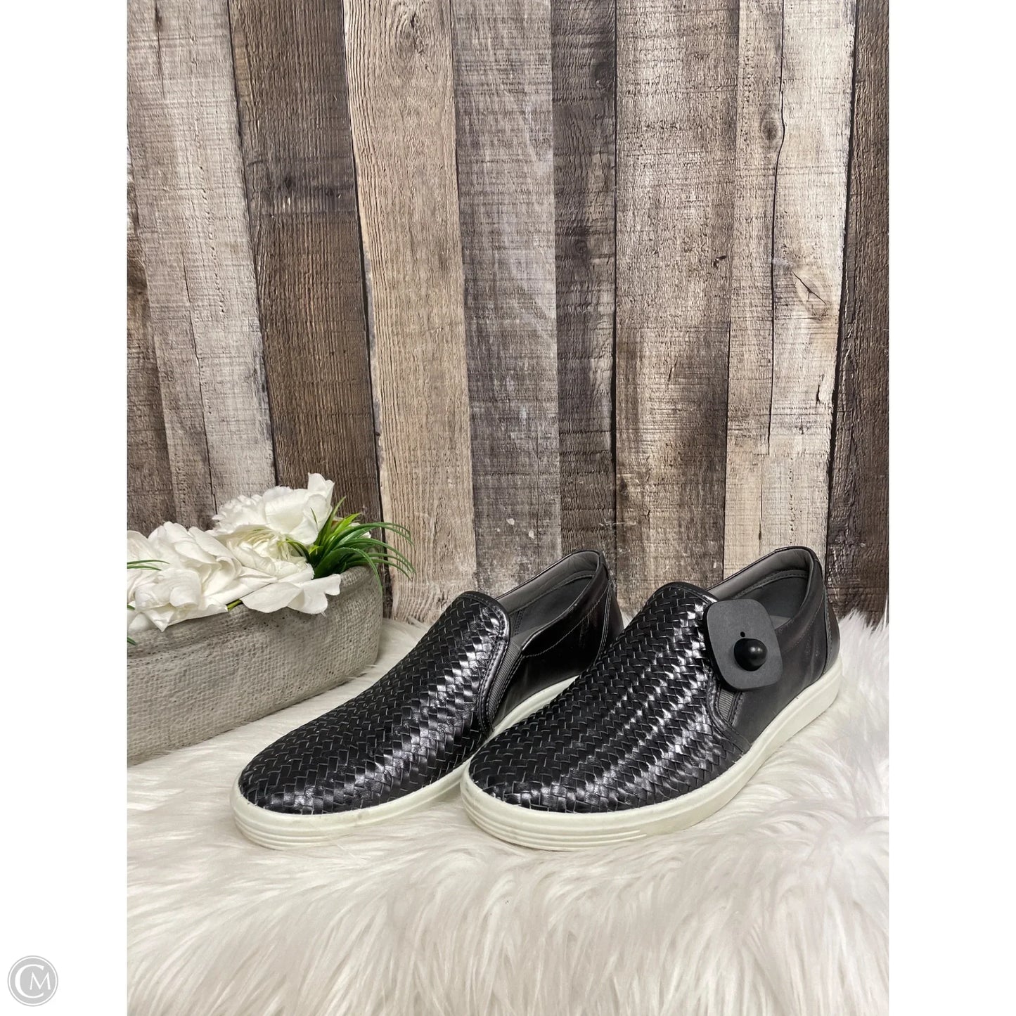 Shoes Flats By Ecco In Grey, Size: 9