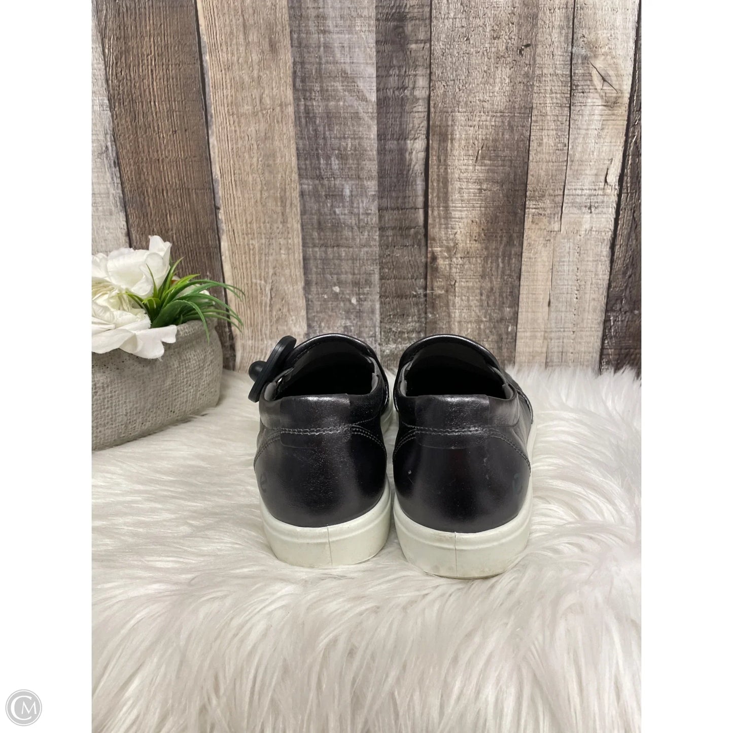 Shoes Flats By Ecco In Grey, Size: 9