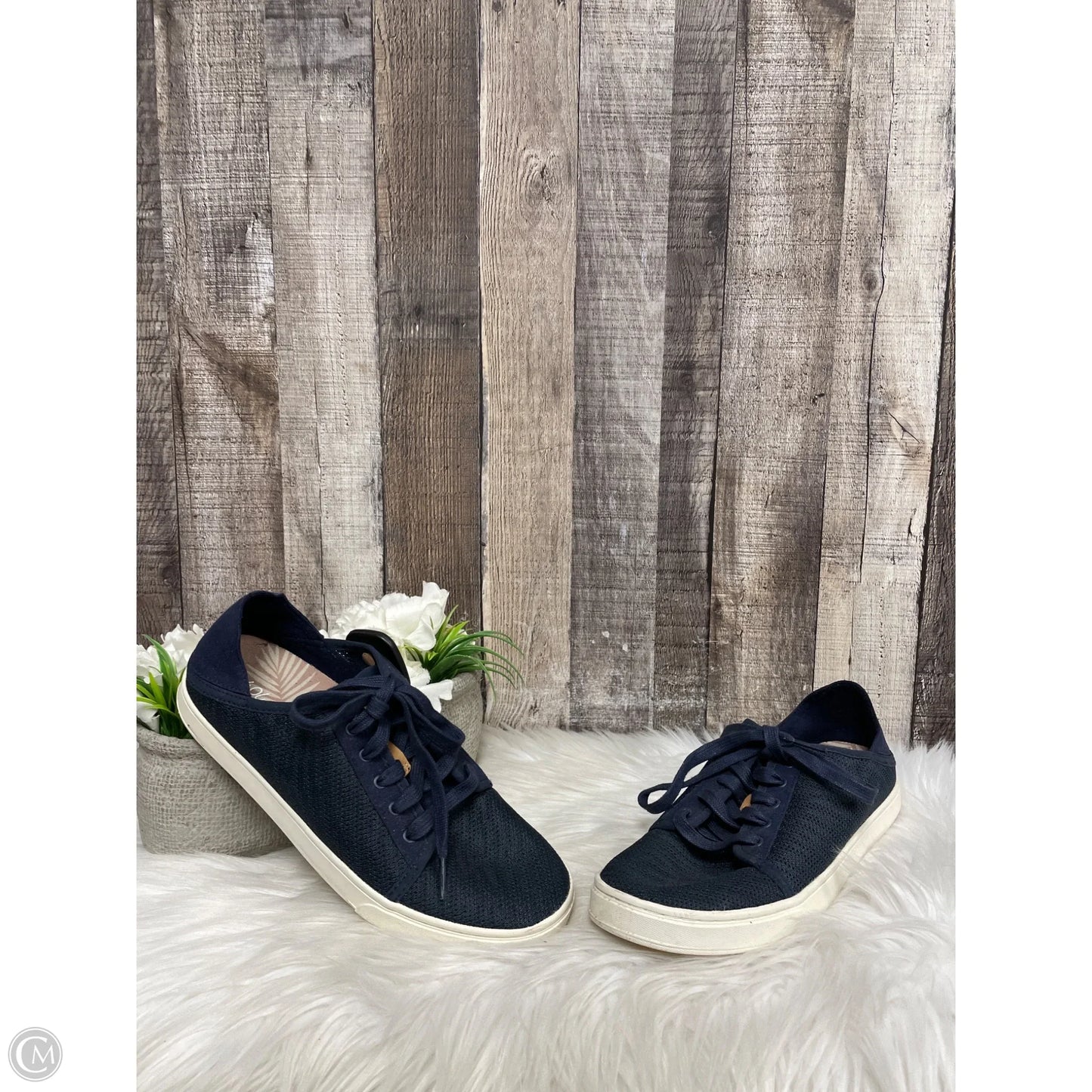 Shoes Sneakers By Olukai In Navy, Size: 9