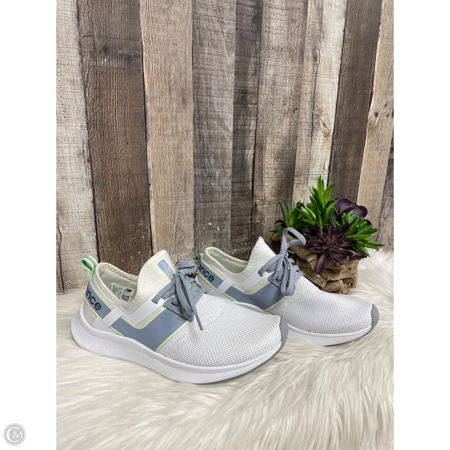 Shoes Athletic By New Balance In White, Size: 7.5