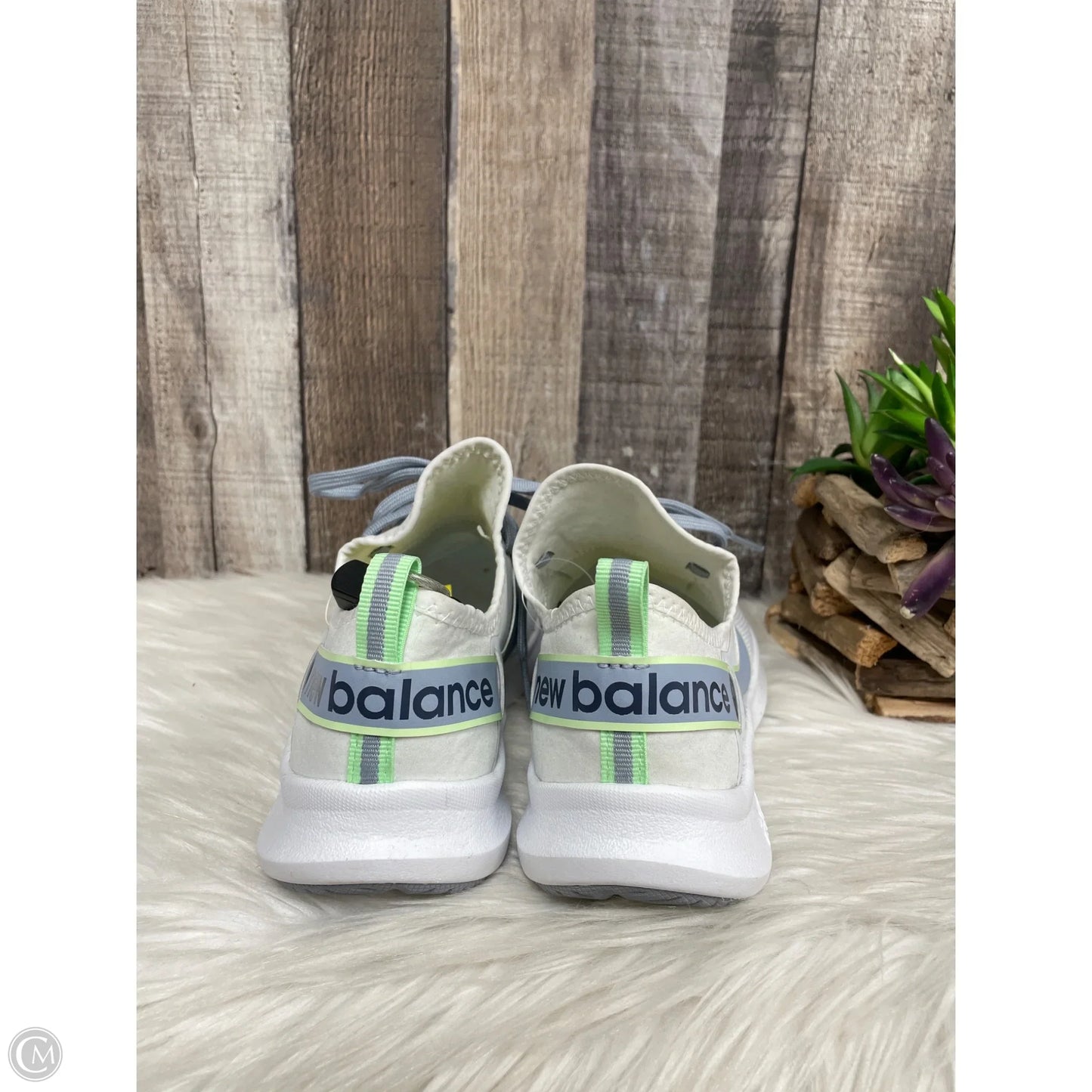 Shoes Athletic By New Balance In White, Size: 7.5