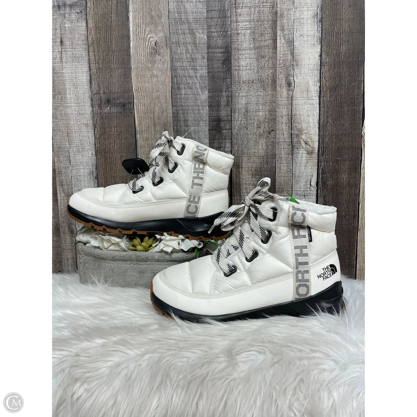 Boots Snow By The North Face In Ivory, Size: 11