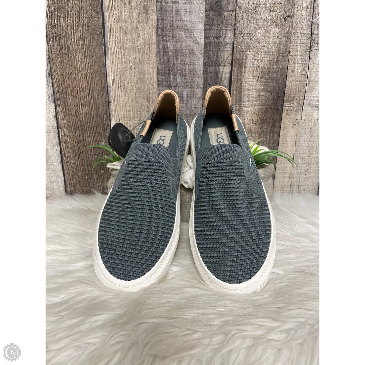 Shoes Designer By Ugg In Grey, Size: 6