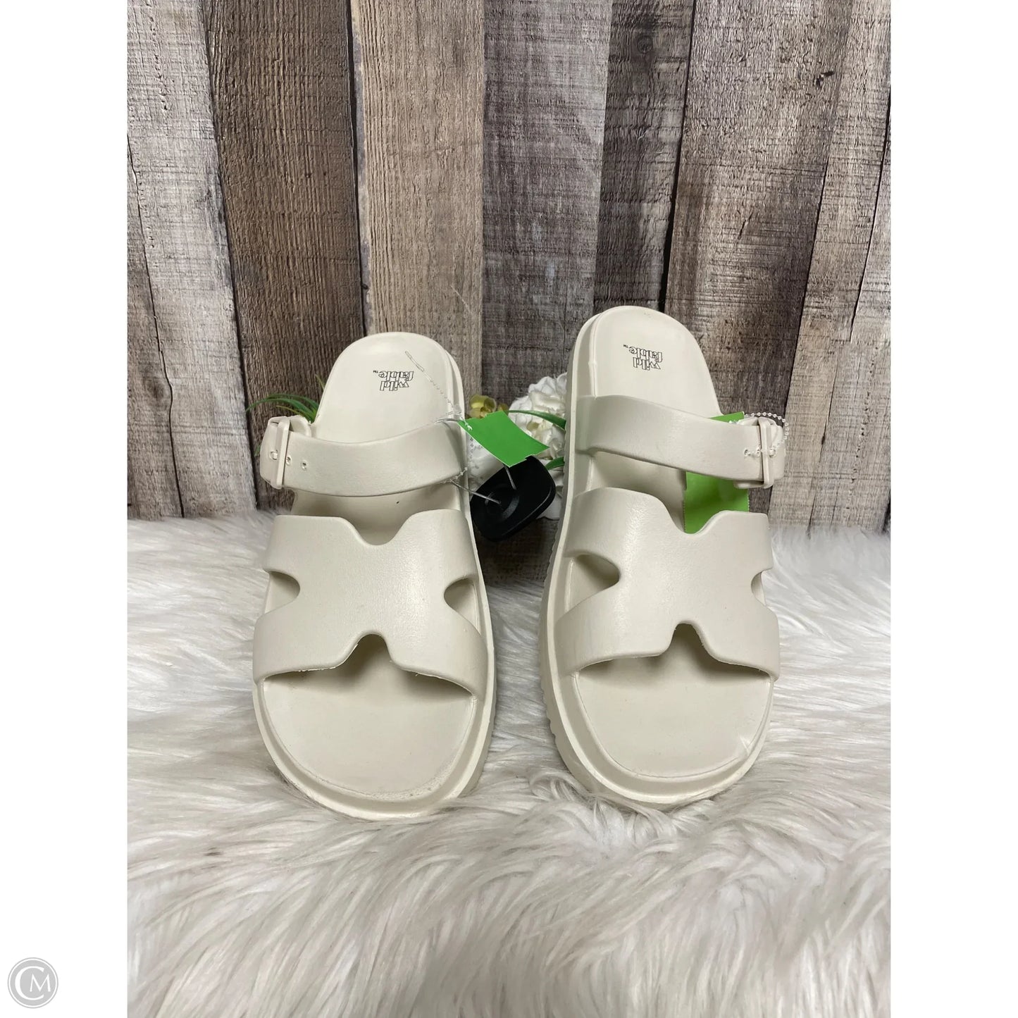 Sandals Flats By Wild Fable In Cream, Size: 9