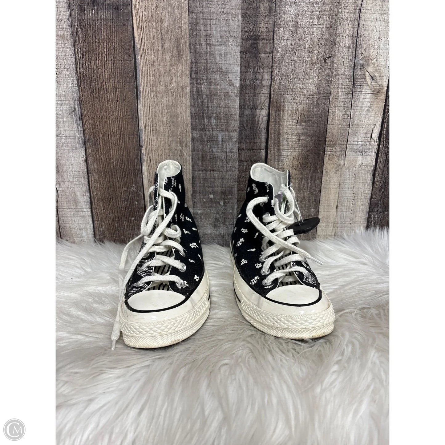 Shoes Sneakers By Converse In Black & White, Size: 7