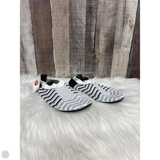Slippers By Cmf In Black & White, Size: 6