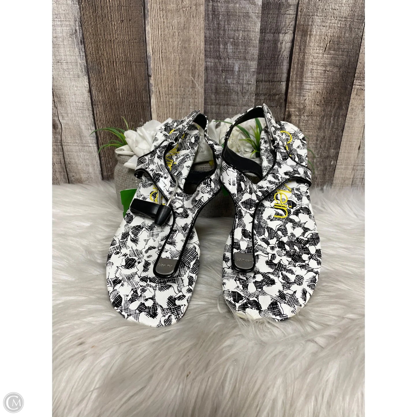 Sandals Flats By Calvin Klein In Black & White, Size: 7.5