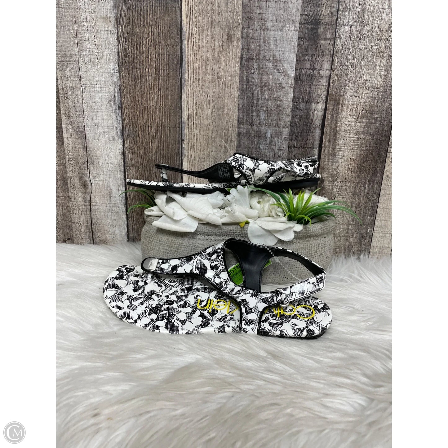 Sandals Flats By Calvin Klein In Black & White, Size: 7.5