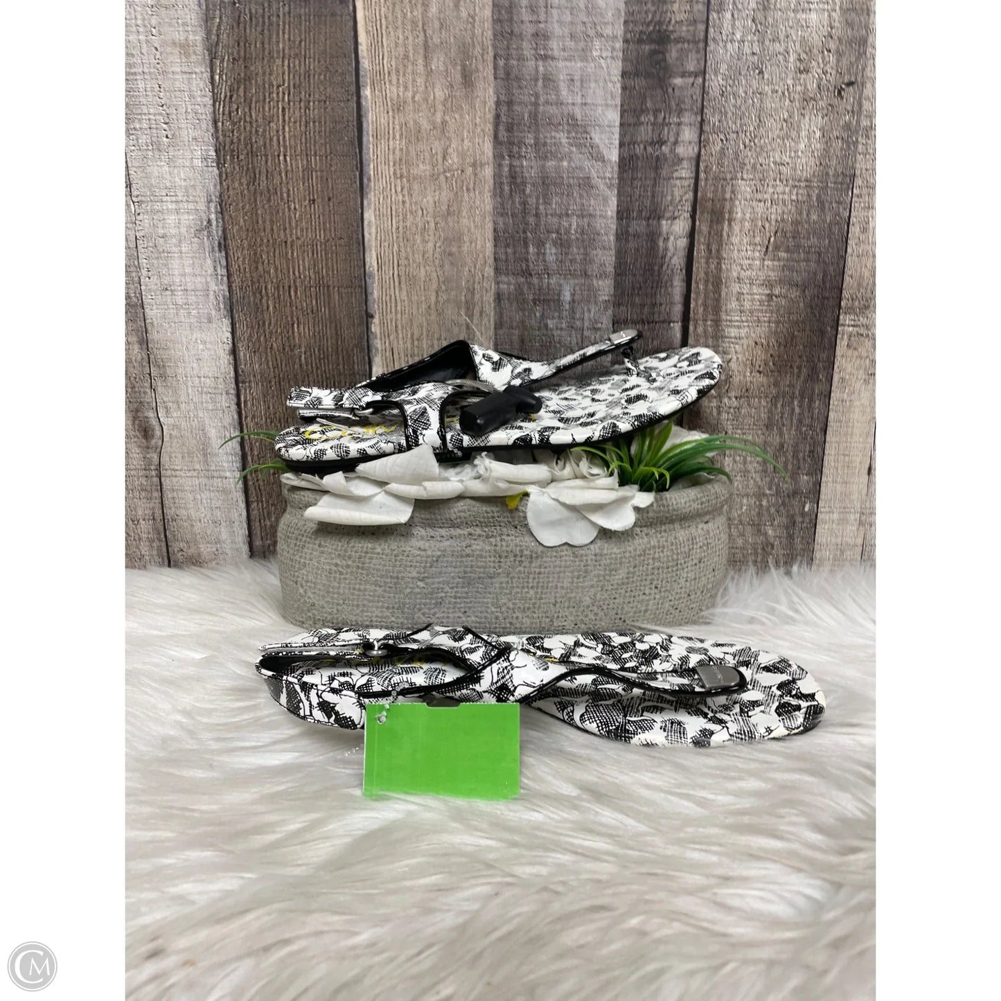 Sandals Flats By Calvin Klein In Black & White, Size: 7.5