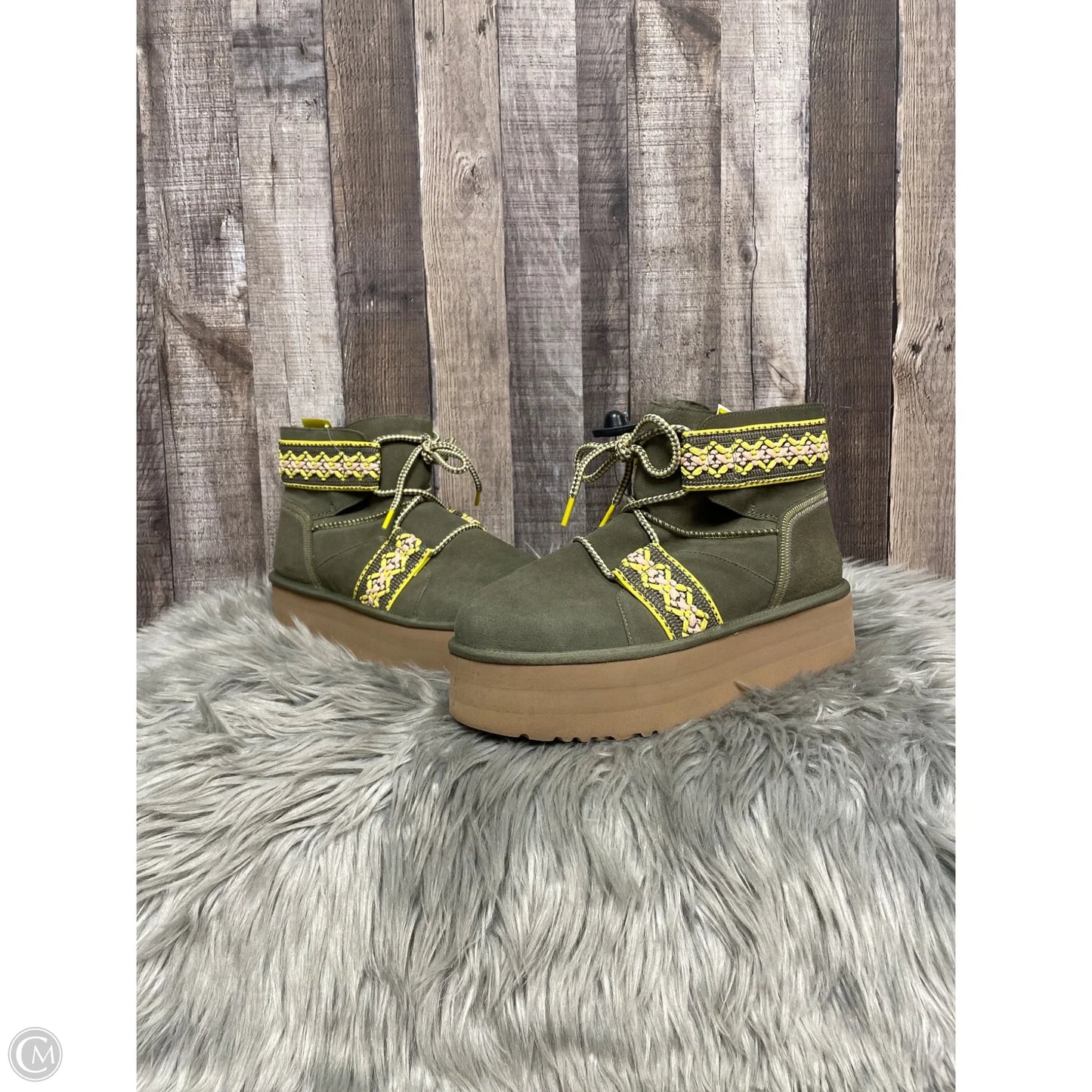 Boots Designer By Ugg In Green, Size: 11