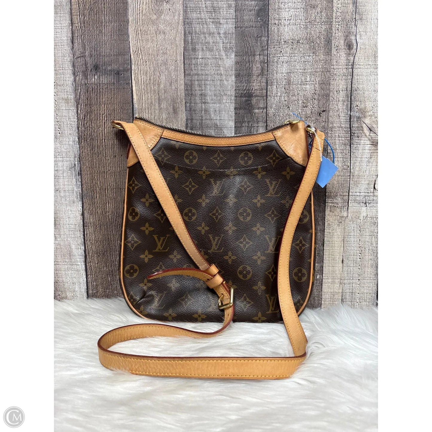 Crossbody Luxury Designer By Louis Vuitton, Size: Medium