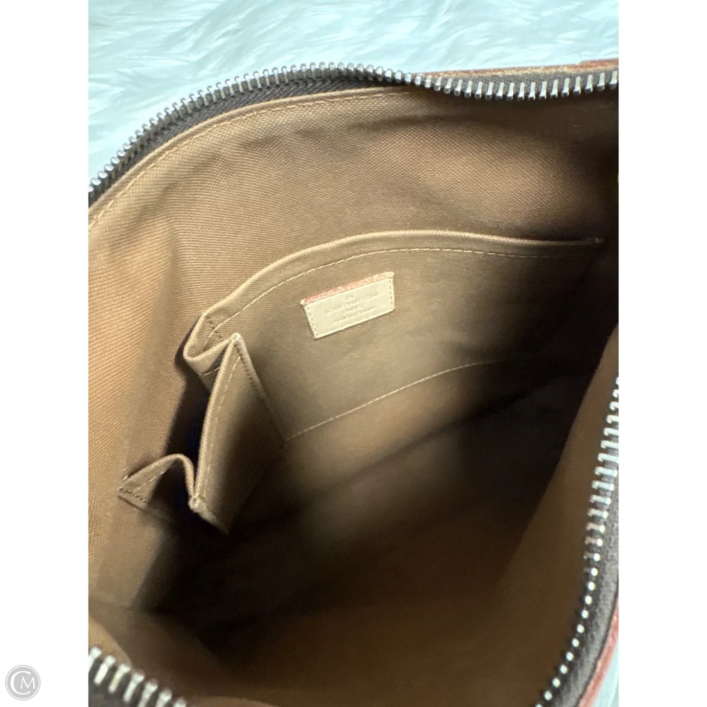 Crossbody Luxury Designer By Louis Vuitton, Size: Medium