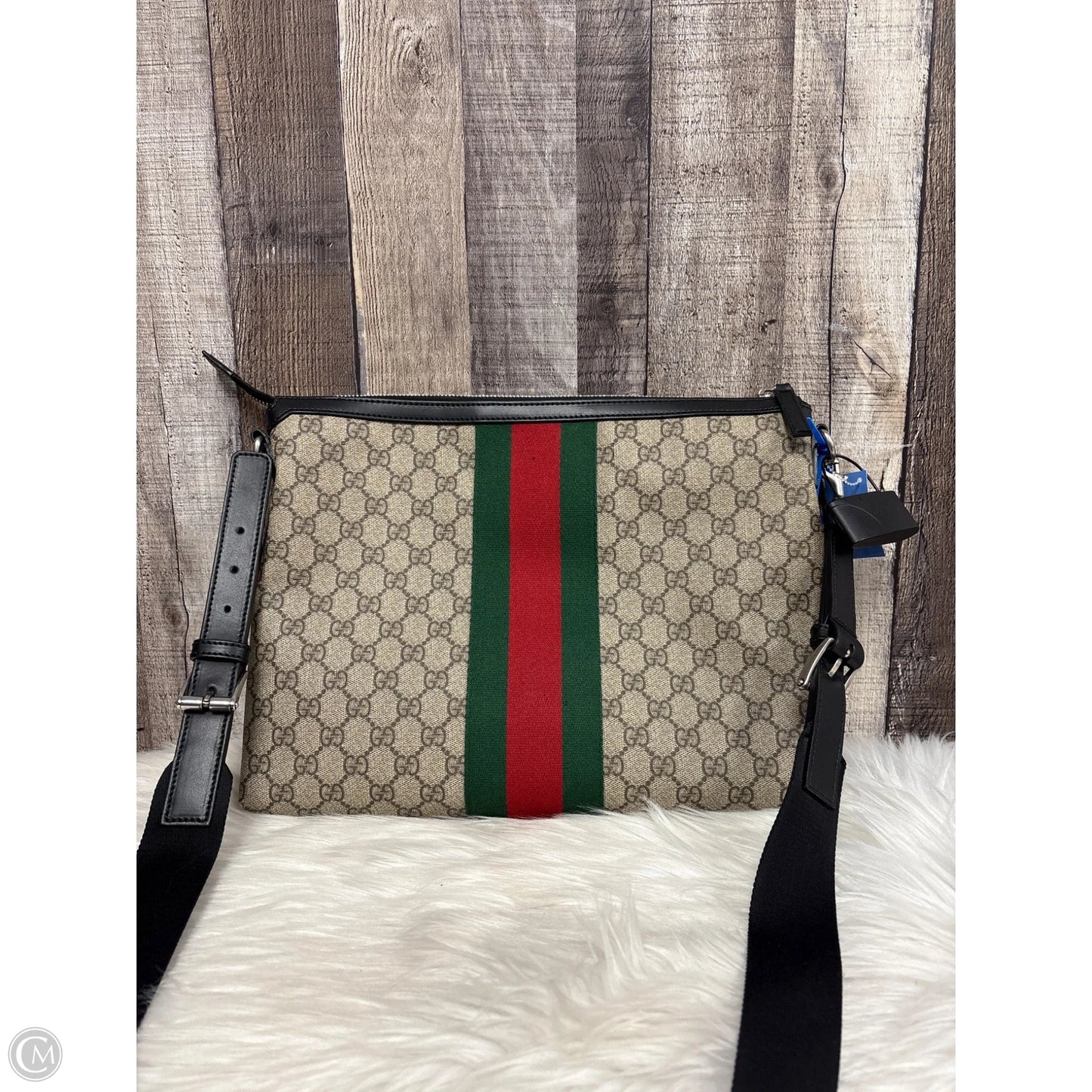 Crossbody Luxury Designer By Gucci, Size: Large